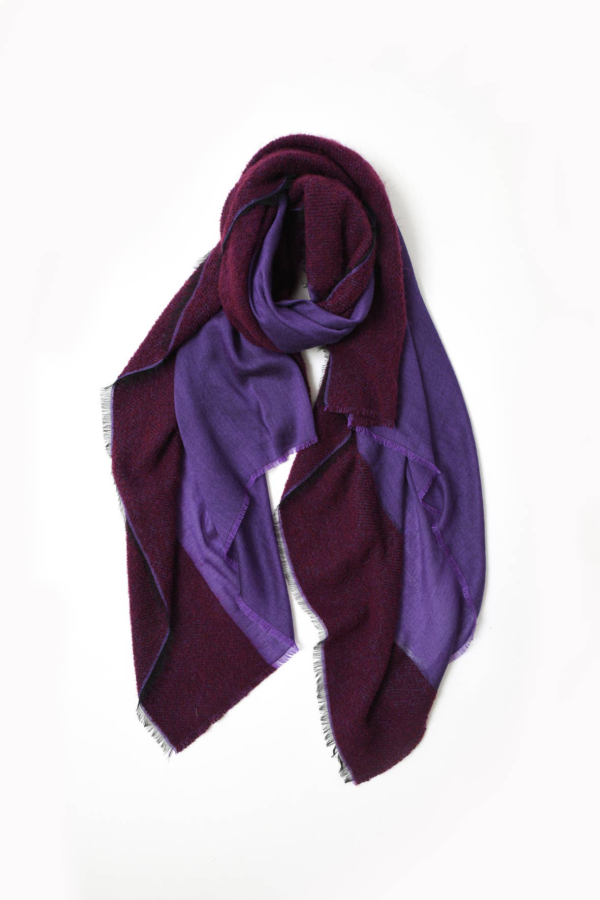 Abstract wool blend scarf with bouclé details: Burgundy